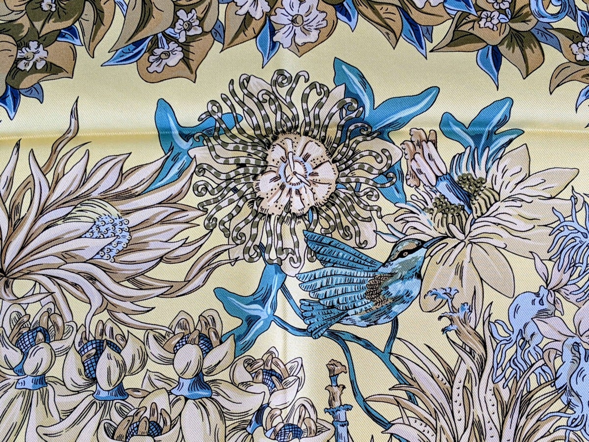 Hermes 1998 Jaune/Bleu/Jaune Pâle L'ILE DESERTE by Annie Faivre Twill Carre 90, Mint!