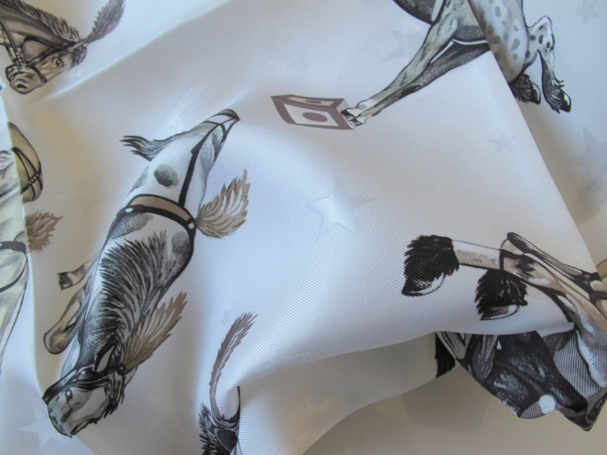 Hermes En piste Jacquard of Stars Silk with Overlay Twill 90