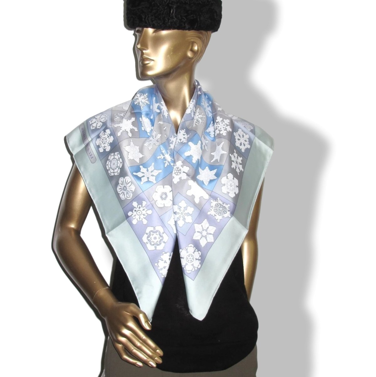 Hermes 1999 Aqua/Acier/Lavande FEUX DE L' HIVER by Christiane Vauzelles Blanc Matte Overlay Crispy Twill 90, New! - poupishop