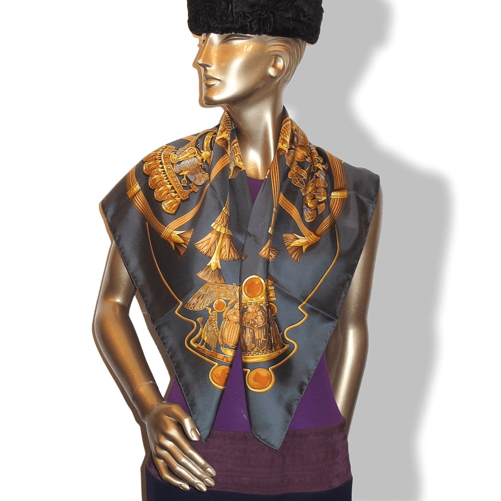 Hermes Scarabees et Pectoraux by Caty Latham Twill 90