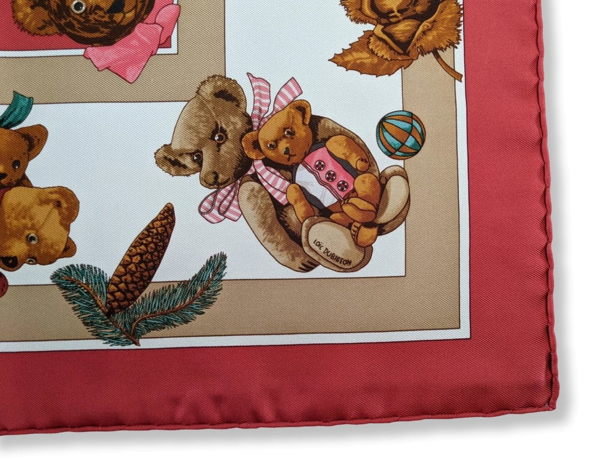 Hermes 2000s Rouge/Creme CONFIDENTS DES COEURS by Loic Dubigeon Teddy Twill Gavroche Pocket Scarf 42cm, BNWTIB!