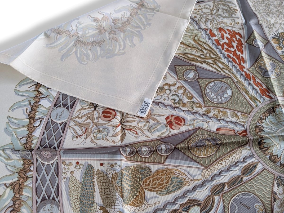 Hermes 2001 Beige White AU PAYS DES EPICES by Annie Faivre Twill 9O