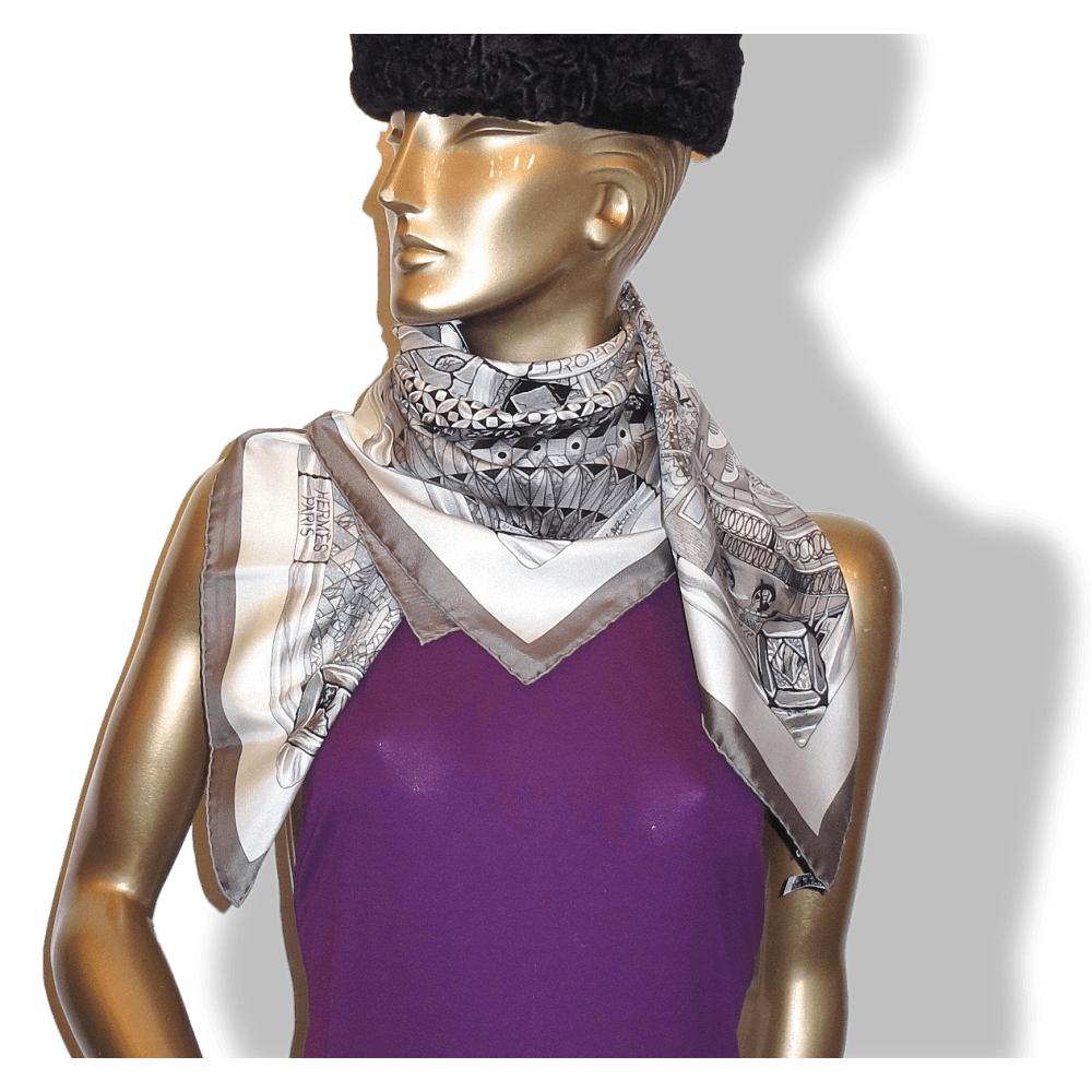 Hermes 2001 White Grey Trophees de Venise by Julia Abadie Blanc Matte Overlay Twill 90cm, New - poupishop