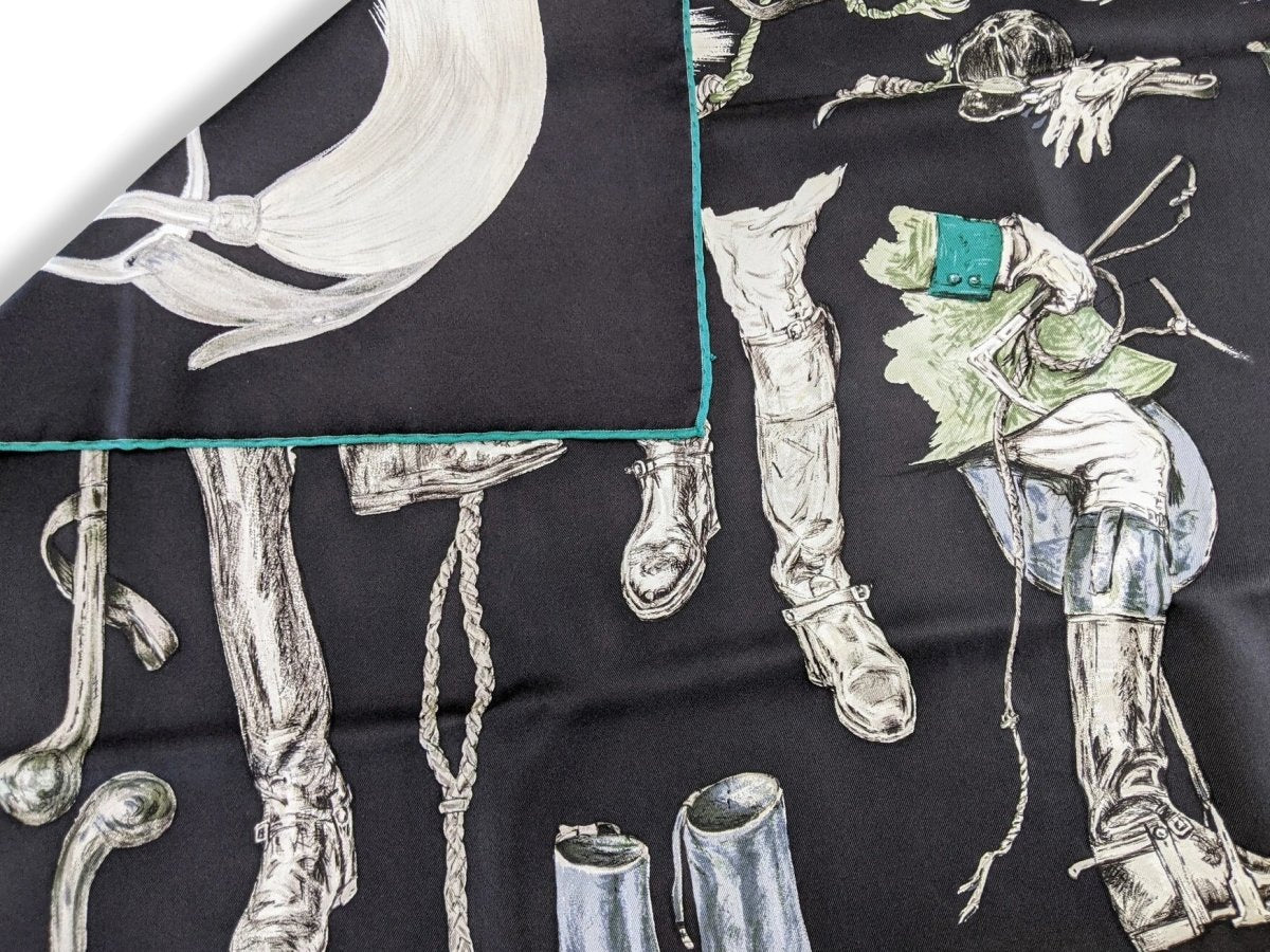 Hermes 2002 Noir/Blanc/Vert A Propos des Bottes Blanc Matte Overlay Twill 90 by Xavier de Poret, Excellent!