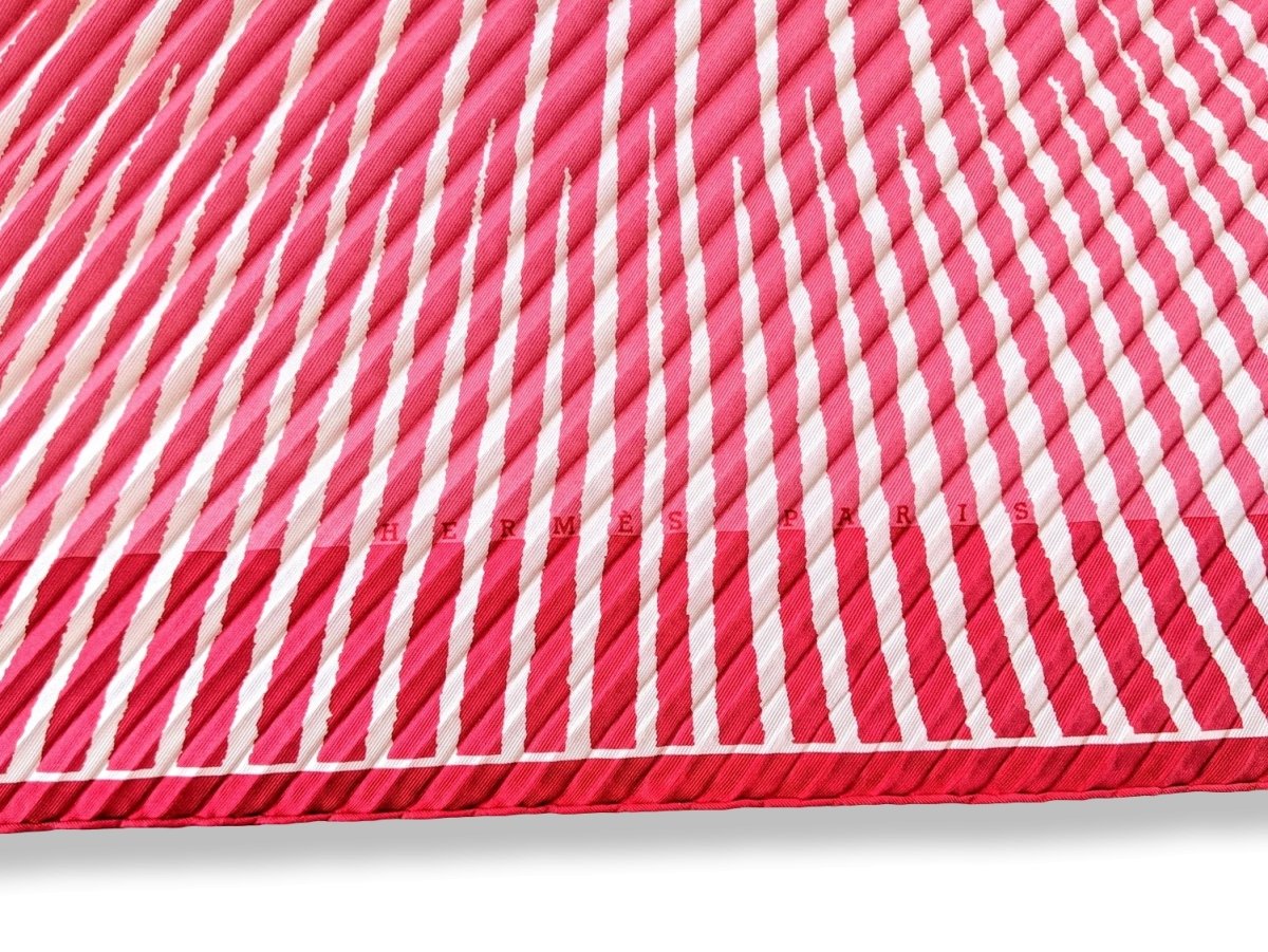 Hermes 2003 Rouge Framboise/Rose/Blanc SOLEIL by Fred Rawyler Pleated Plisse Twill 90, NIB!