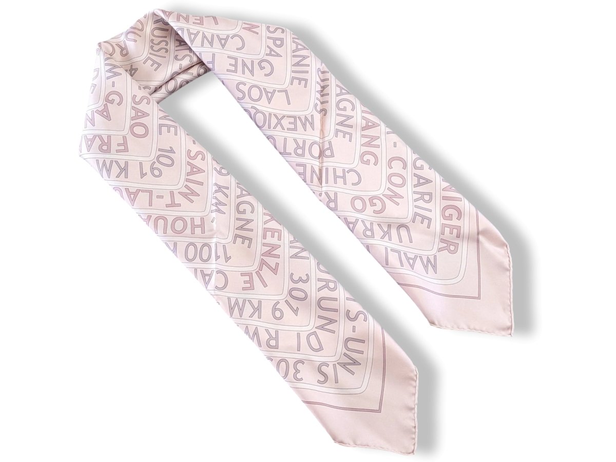 Hermes 2005 Rose "Sources de la Vie" by Fred Rawyler Twill Silk 90 x 90 cm