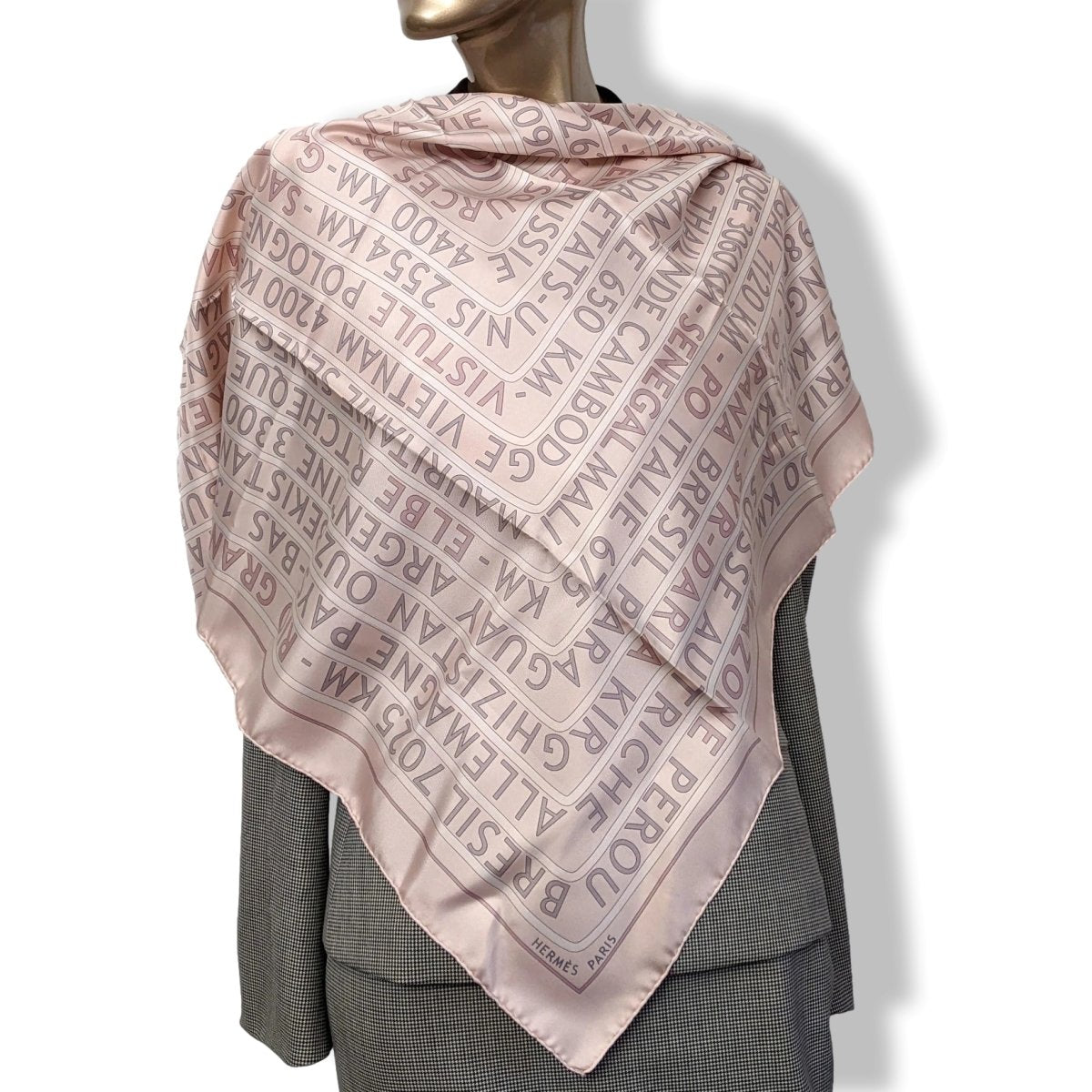 Hermes 2005 Rose "Sources de la Vie" by Fred Rawyler Twill Silk 90 x 90 cm