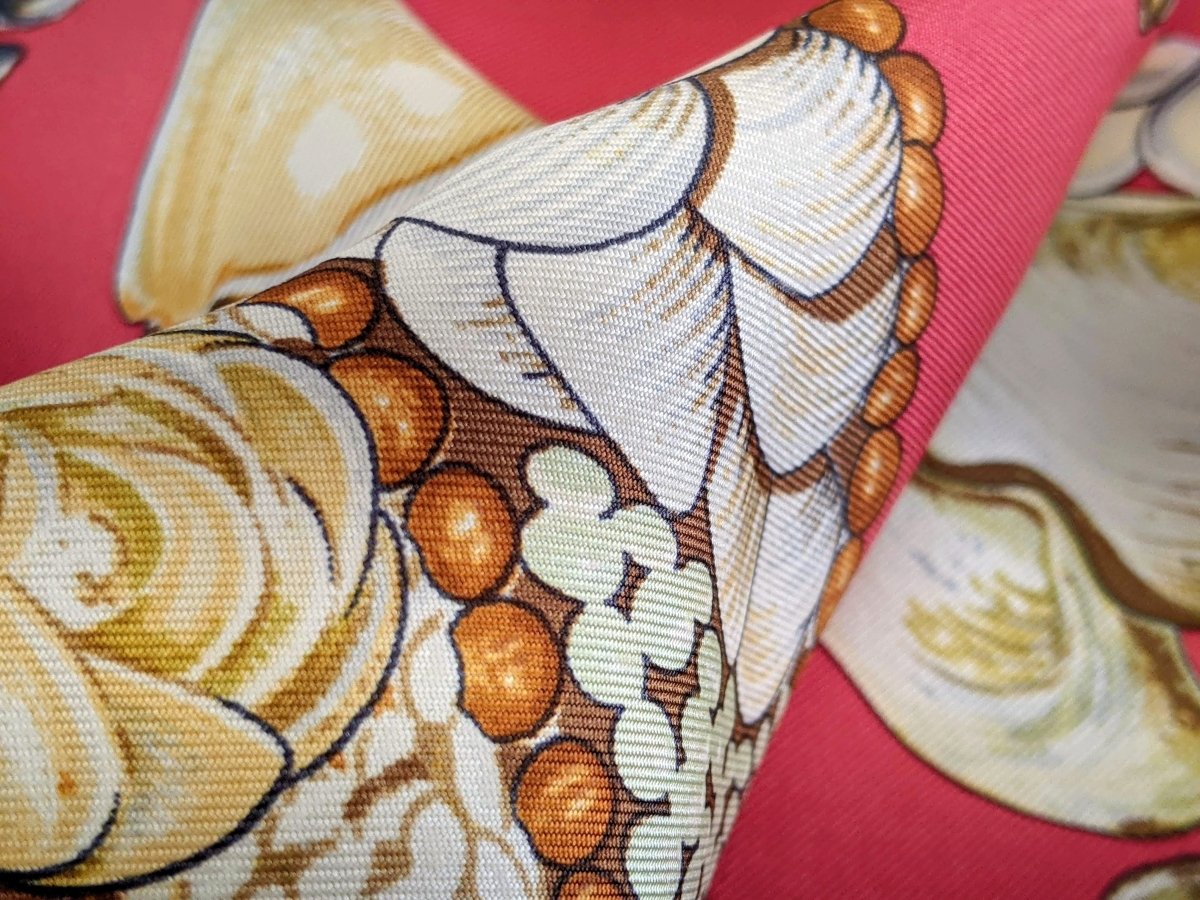 Hermes 2006 Red Rocaille by Valerie Dawlat Blanc Matt Overprint Twill 90cm, Mint in Box! - poupishop