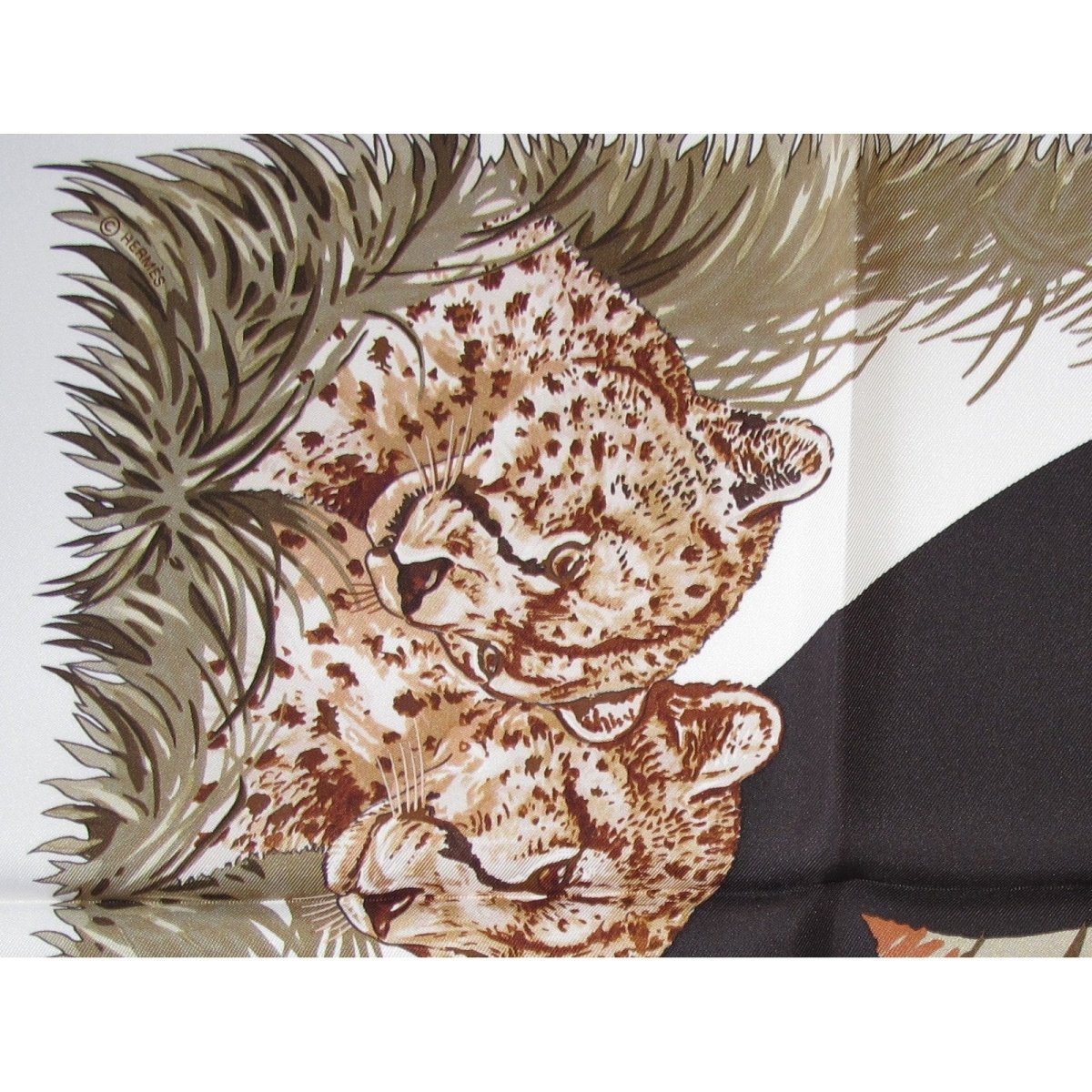Hermes 2007 B/W Guepards by Robert Dallet Blanc Matte Overlay Twill Silk Scarf 90cm, New! - poupishop