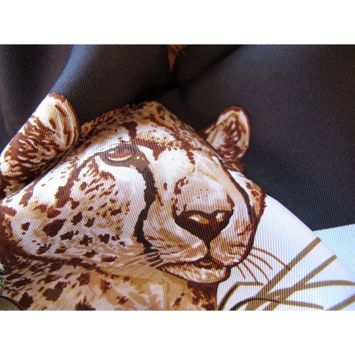 Hermes 2007 B/W Guepards by Robert Dallet Blanc Matte Overlay Twill Silk Scarf 90cm, New! - poupishop