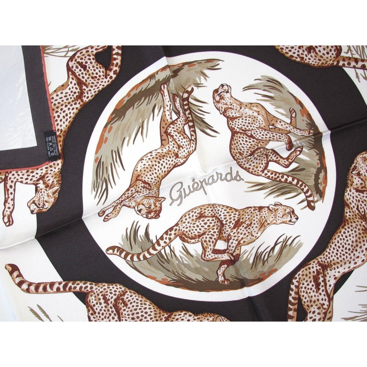 Hermes 2007 B/W Guepards by Robert Dallet Blanc Matte Overlay Twill Silk Scarf 90cm, New! - poupishop