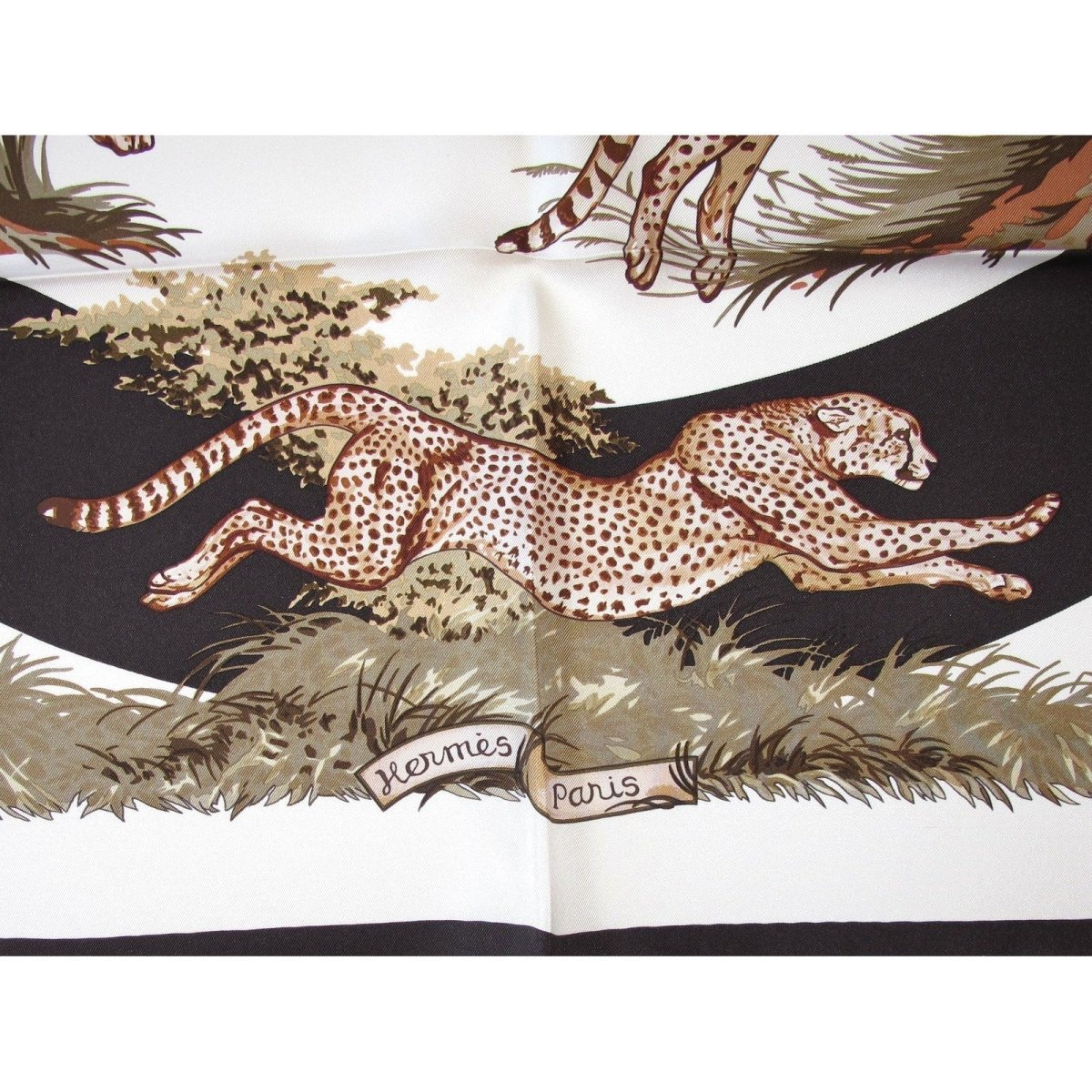 Hermes 2007 B/W Guepards by Robert Dallet Blanc Matte Overlay Twill Silk Scarf 90cm, New! - poupishop