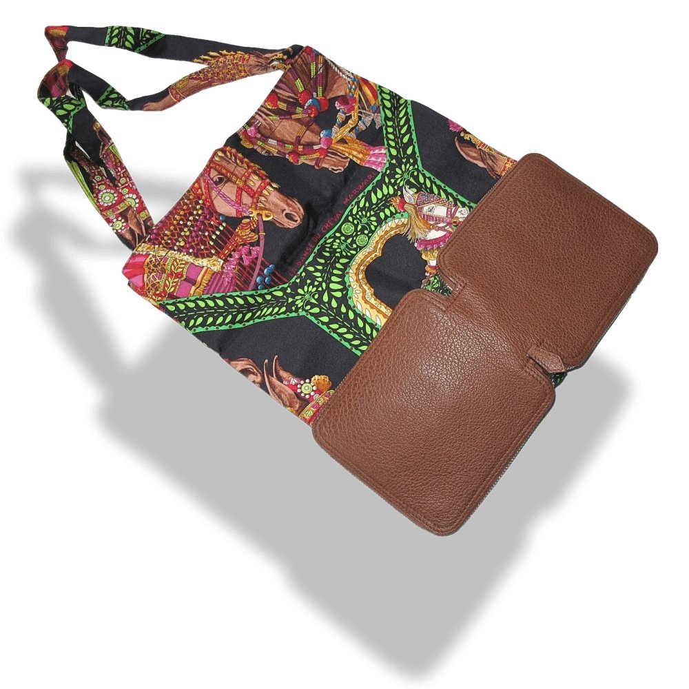 Hermes La danse du cheval Marwari by Annie Faivre Silky Pop Bag