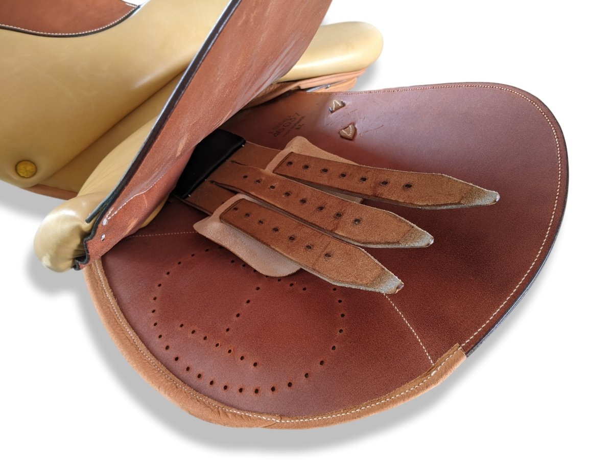 Hermes 2008 Pets Naturel/Sable Bull Calf CLASSIC ORIENTED JUMPING SADDLE, Sz 17" New!