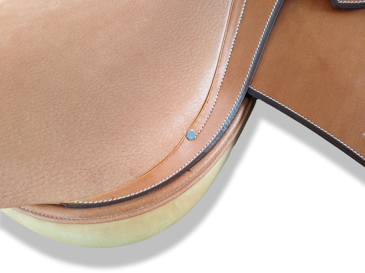 Hermes 2008 Pets Naturel/Sable Bull Calf CLASSIC ORIENTED JUMPING SADDLE, Sz 17" New!