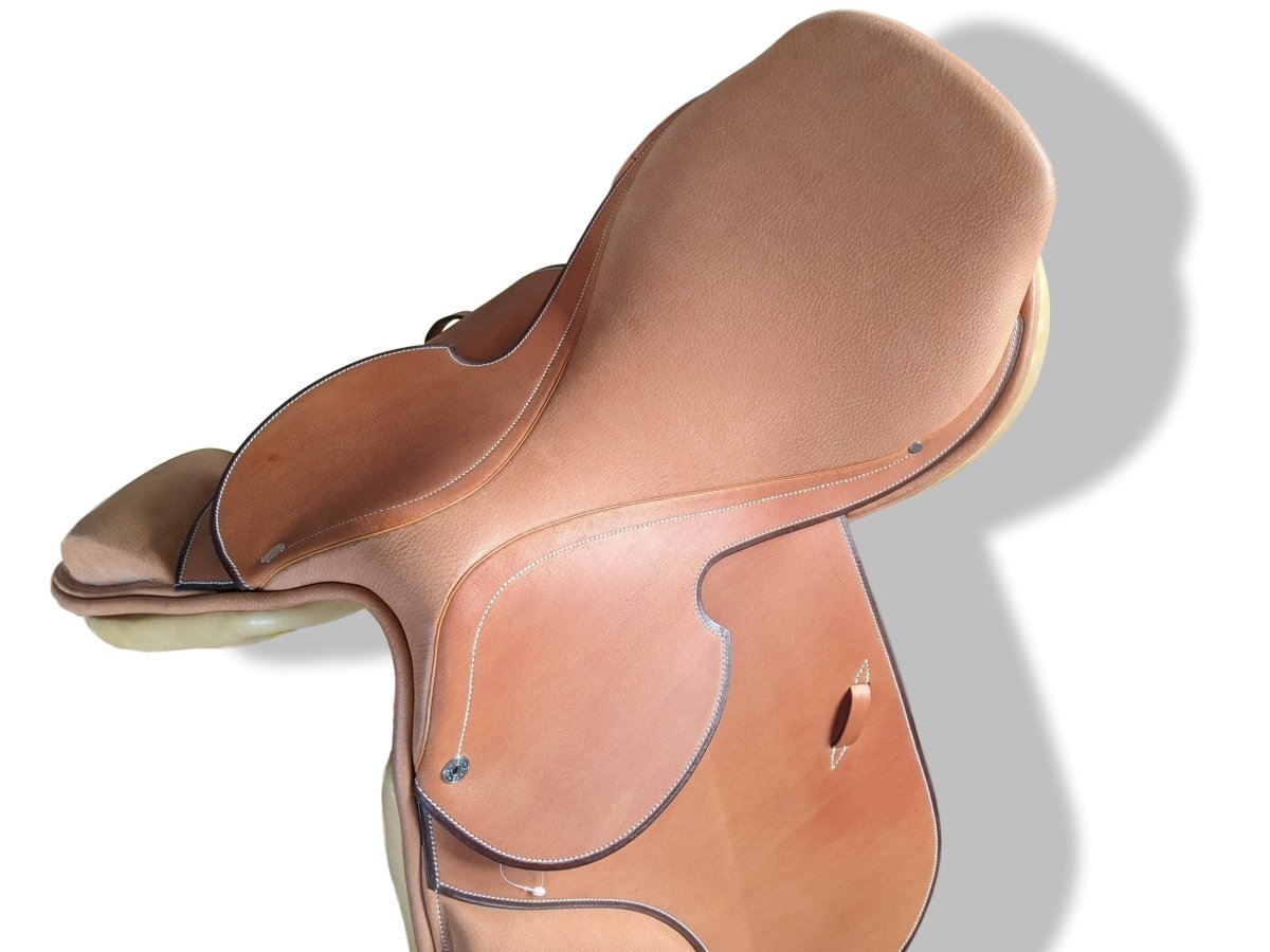 Hermes 2008 Pets Naturel/Sable Bull Calf CLASSIC ORIENTED JUMPING SADDLE, Sz 17" New!