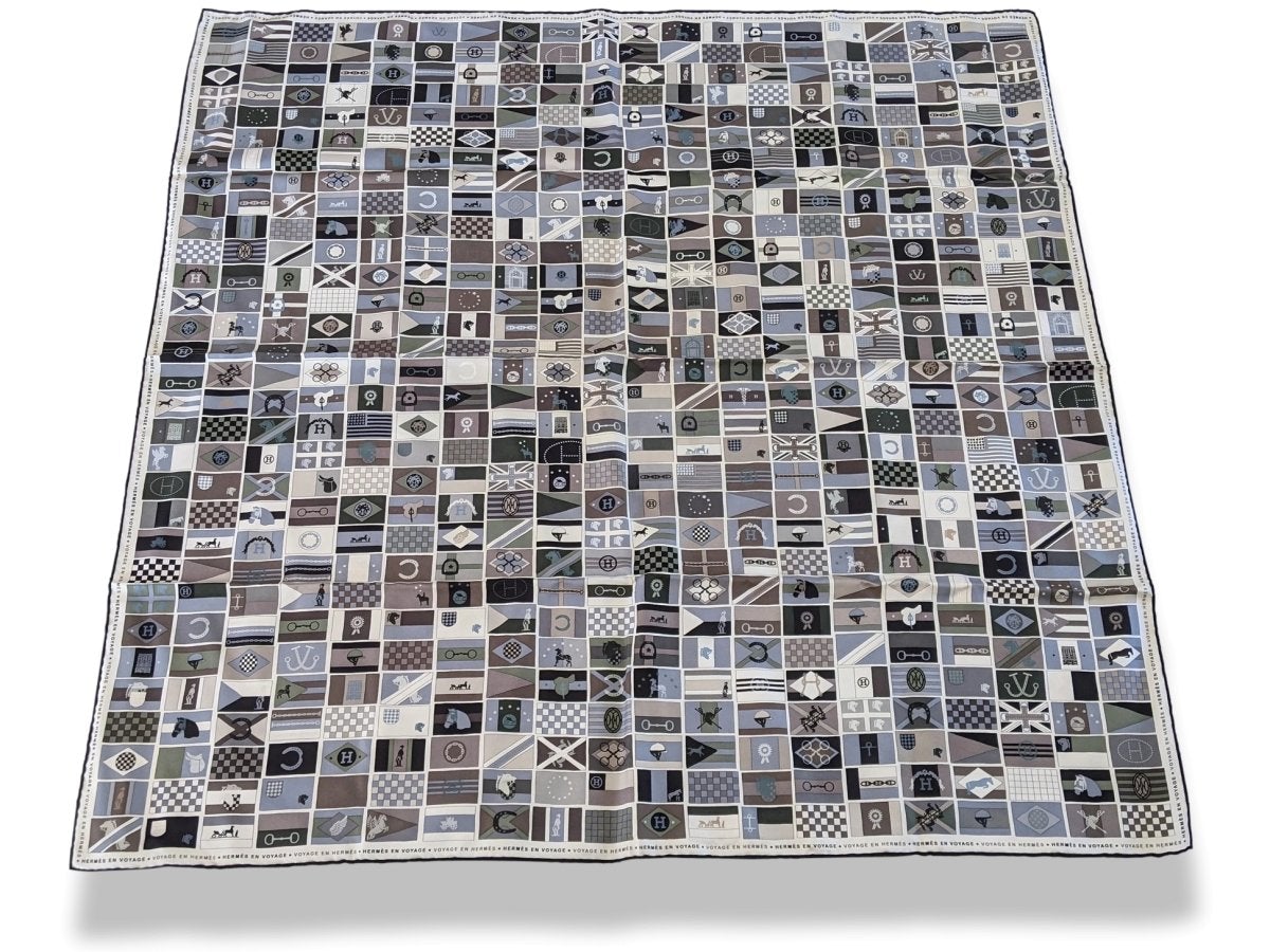 Hermes 2009 Black/White/Etoupe HERMES EN VOYAGE by Benoit Emery Blanc Matt Overprint Twill 90
