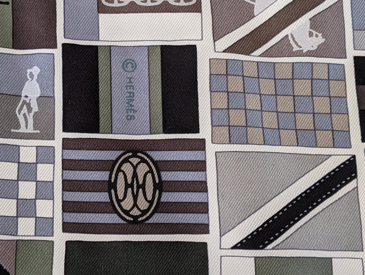 Hermes 2009 Black/White/Etoupe HERMES EN VOYAGE by Benoit Emery Blanc Matt Overprint Twill 90
