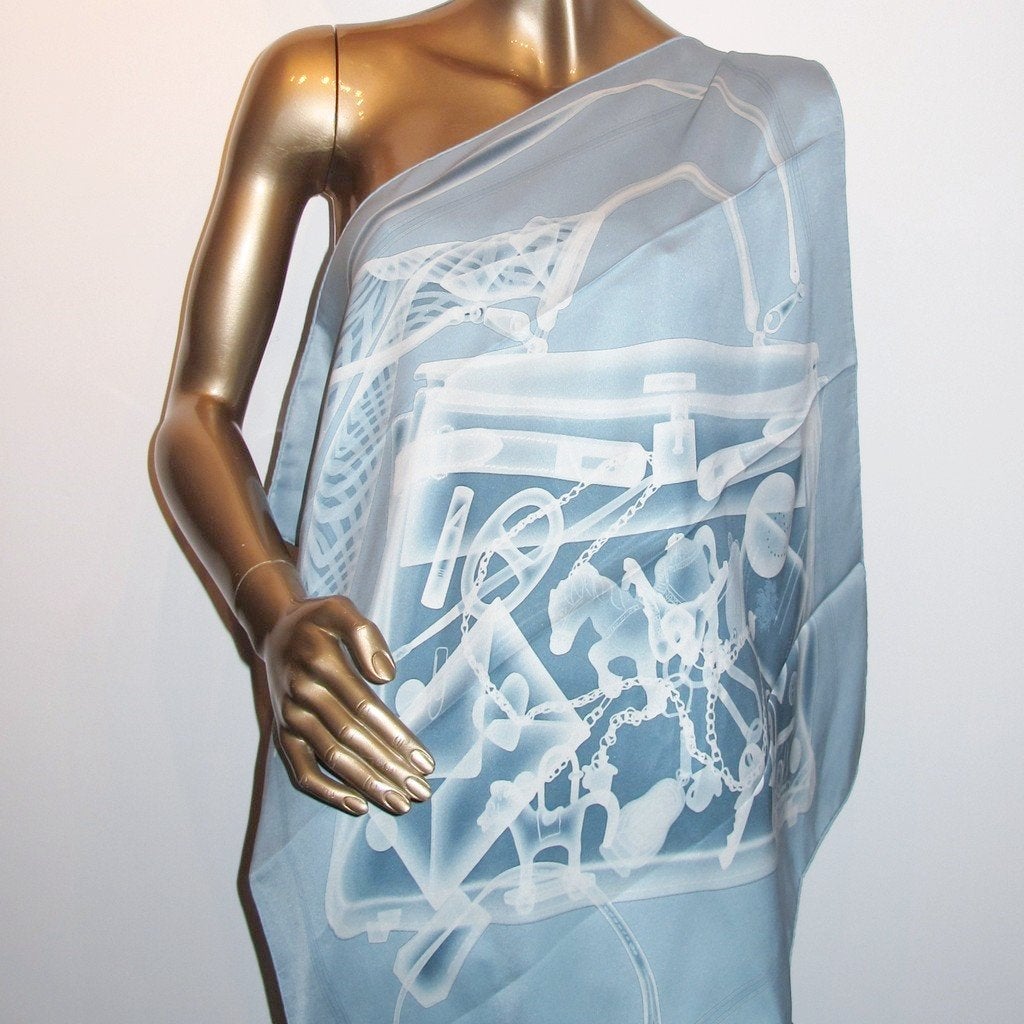 Hermes 2009 Blue Please Check In Vintage Silk 70,