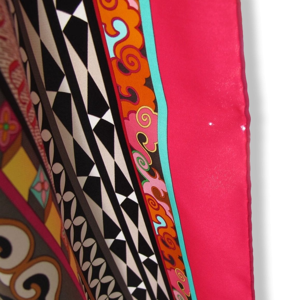 Hermes 2009 Fuchsia LA FEMME AUX SEMELLES DE VENT by Aline Honore Twill 90, Mint with Tiny Flaws!