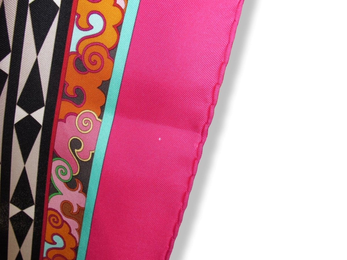 Hermes 2009 Fuchsia LA FEMME AUX SEMELLES DE VENT by Aline Honore Twill 90, Mint with Tiny Flaws!