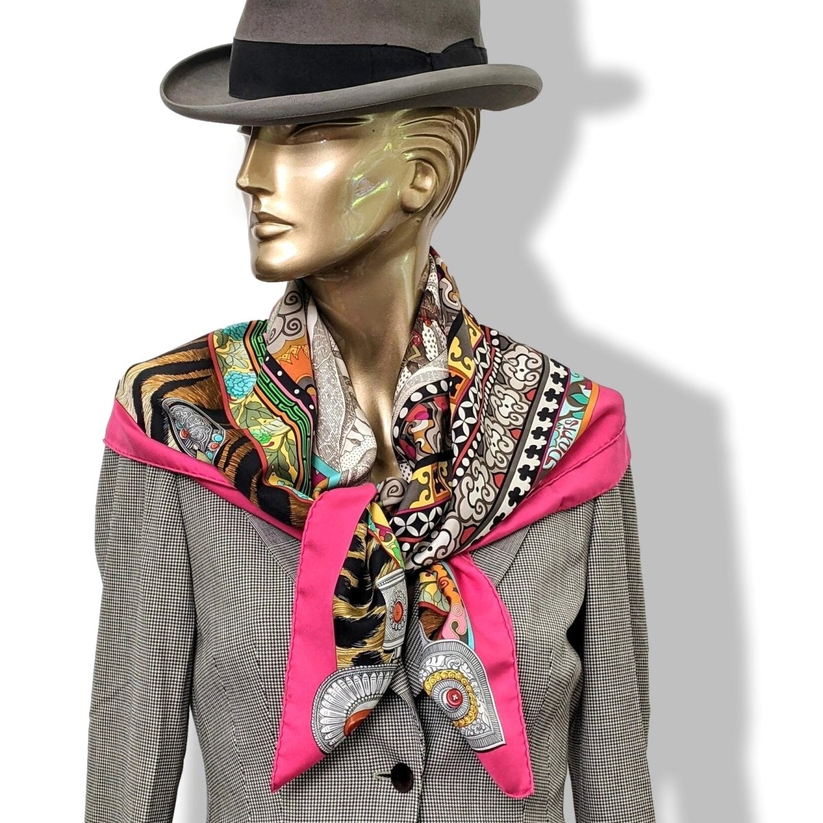 Hermes 2009 Fuchsia LA FEMME AUX SEMELLES DE VENT by Aline Honore Twill 90, Mint with Tiny Flaws!