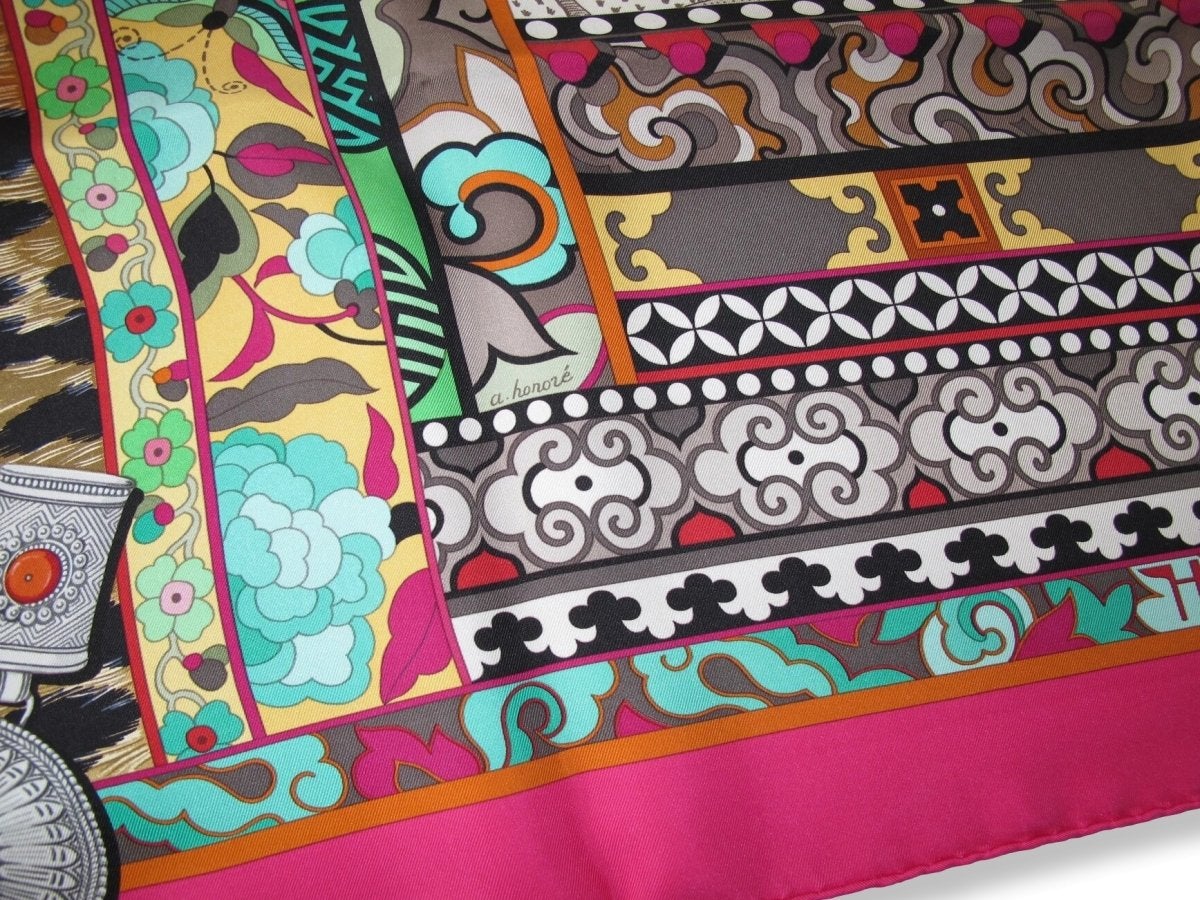 Hermes 2009 Fuchsia LA FEMME AUX SEMELLES DE VENT by Aline Honore Twill 90, Mint with Tiny Flaws!