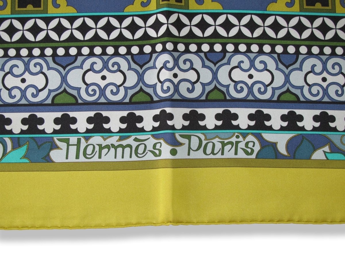 Hermes 2009 Gold/Blue/Noir LA FEMME AUX SEMELLES DE VENT by Aline Honore Twill 90, Mint!