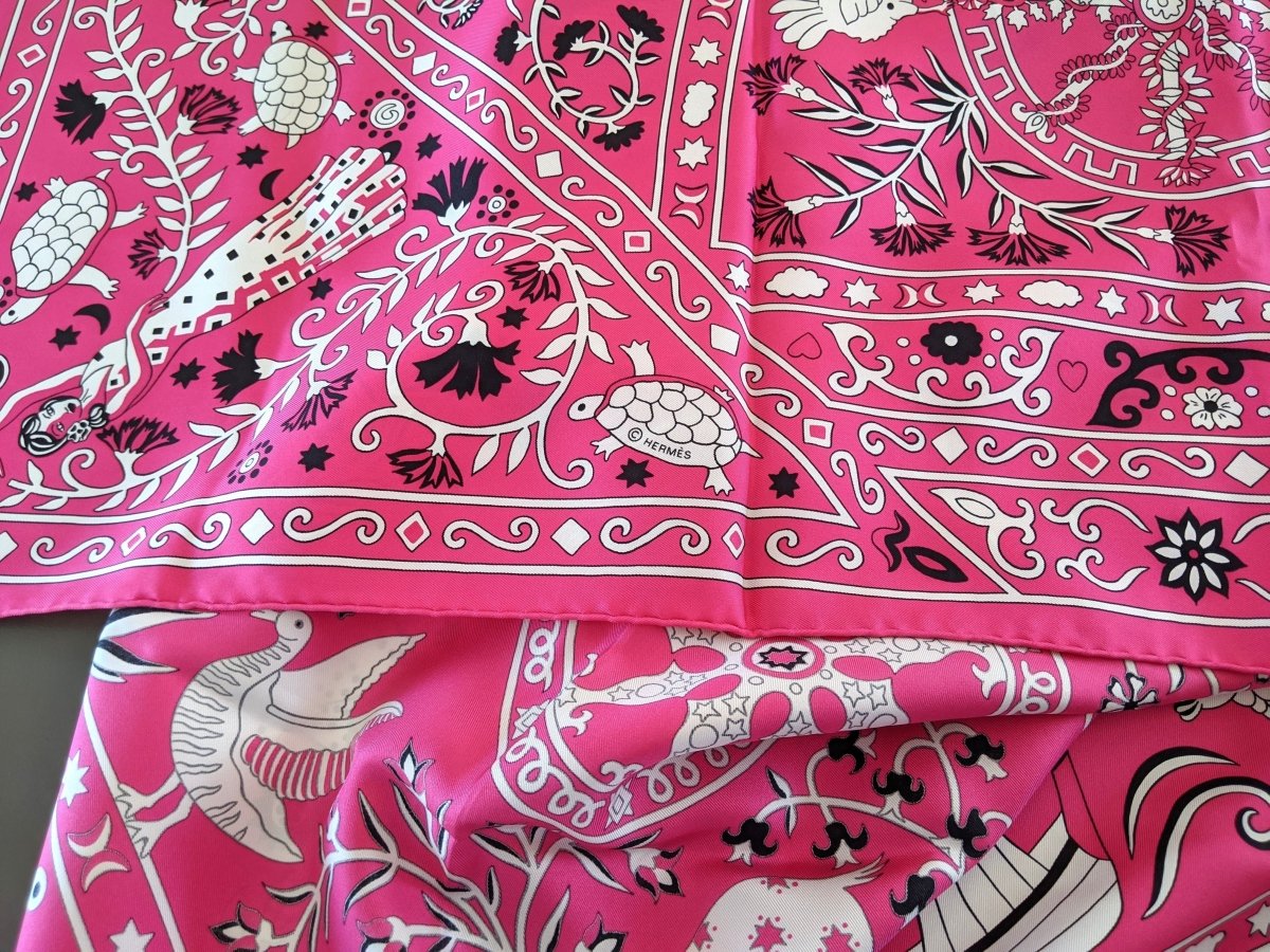 Hermes 2009 Rose Vif/Blanc PEUPLE DU VENT Silk Shawl 140, NIB!