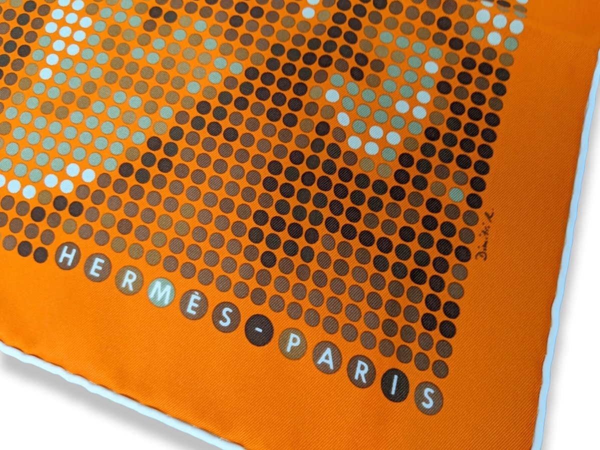 Hermes 2010 Orange RENDEZ-VOUS AU 24 Vintage Silk 70 cm, New! - poupishop
