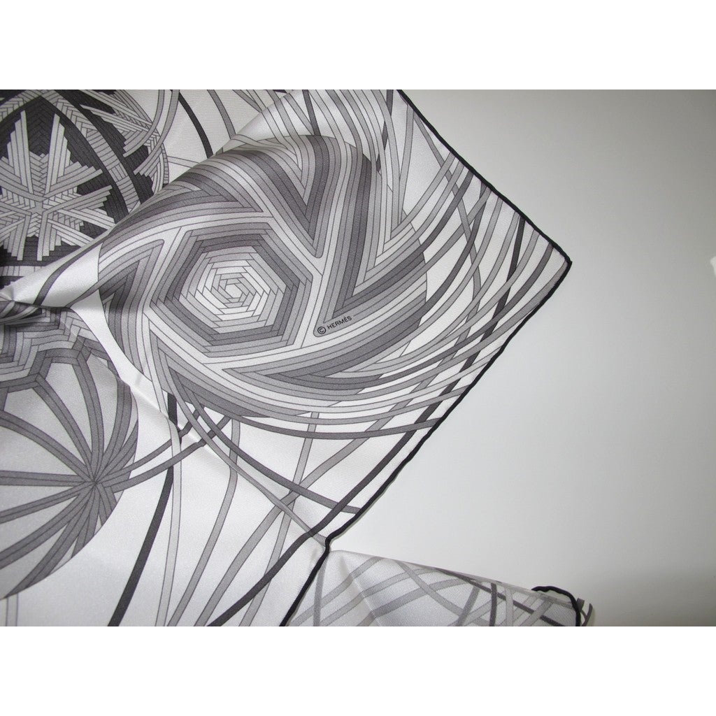Hermes 2011 B/W L'Art du Temari Twill 90, New! - poupishop