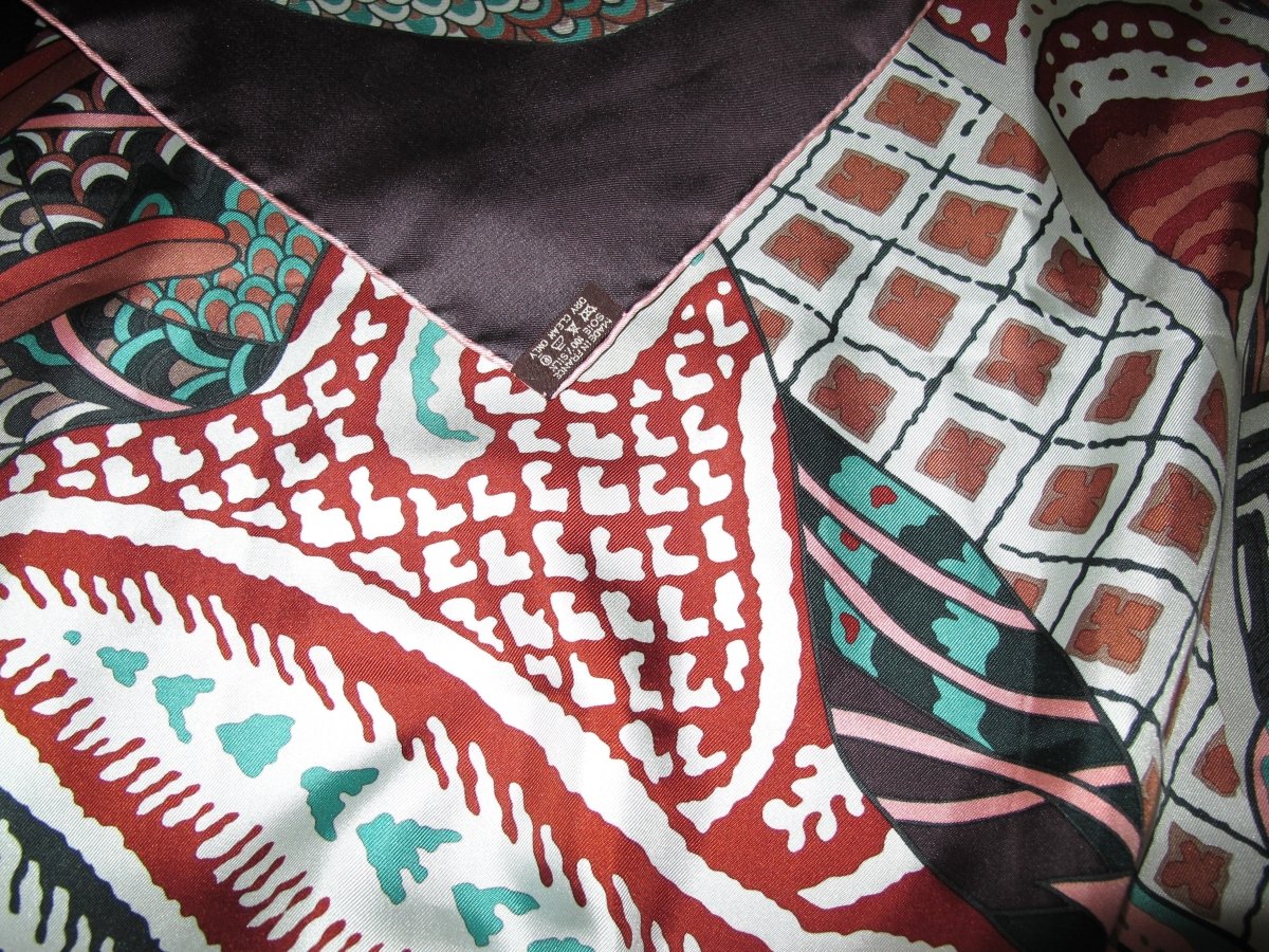 Hermes 2011 Ebene/Pink/Green FLEURS D'INDIENNES by Aline Honoré Twill Silk 140 Scarf Shawl