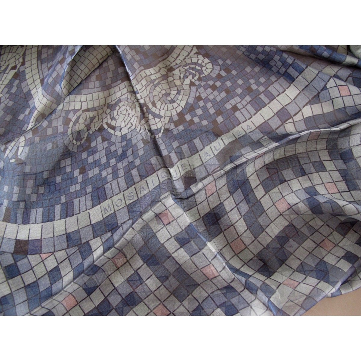 Hermes Mosaique au 24 Faubourg by Benoit Pierre Emery Mousseline 140