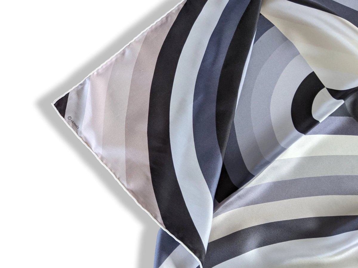 Hermes 2011 Noir/Gris/Blanc MARCELINA by Natalie Rich-Fernandez Summer Silk Carre Geant 140 cm