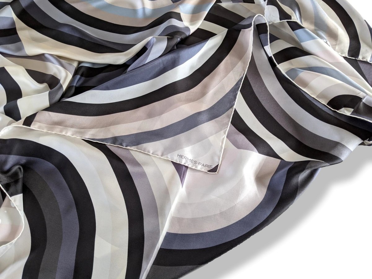 Hermes 2011 Noir/Gris/Blanc MARCELINA by Natalie Rich-Fernandez Summer Silk Carre Geant 140 cm
