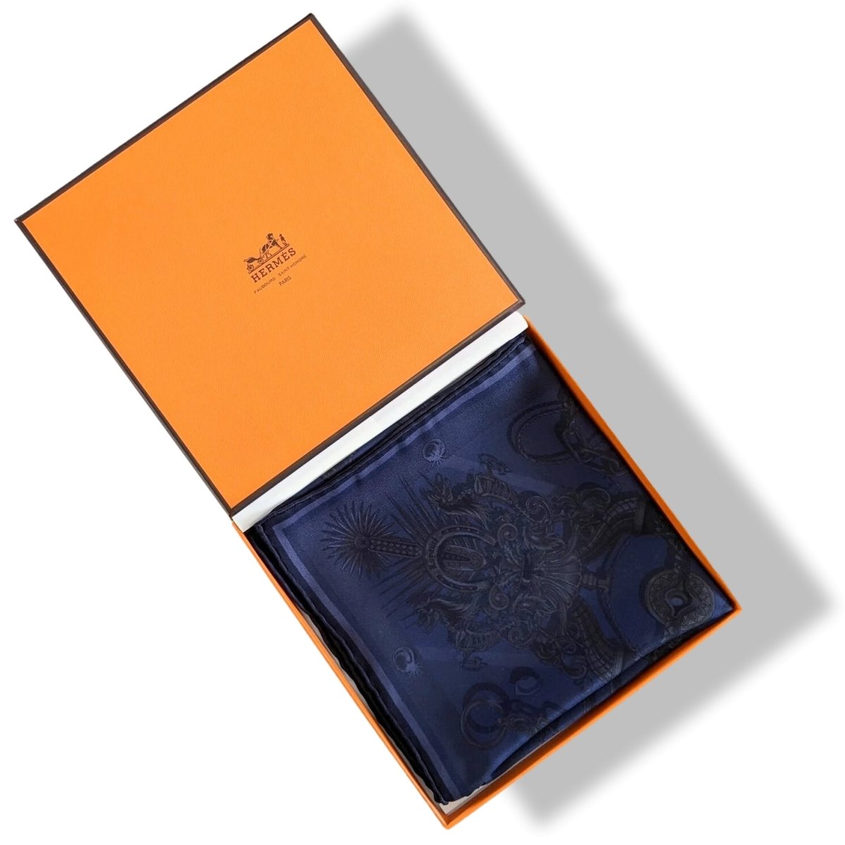 Hermes 2012 Special Issue VIP only C'EST LA FETE A PARIS by Daisuke Nomura Vintage Silk Carre 70 CM, NIB!
