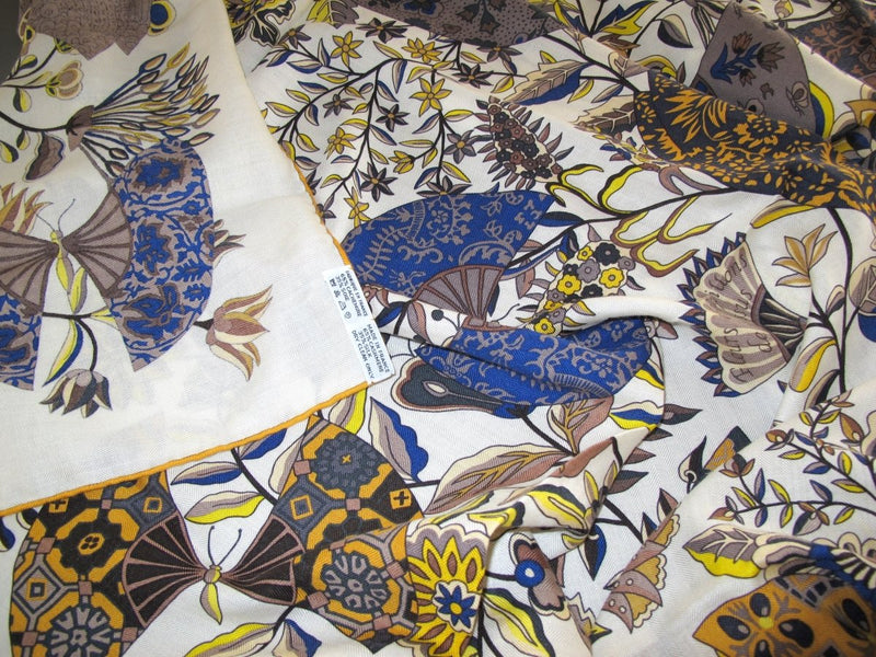 Hermes 2013 Blanc/Bleu/Jaune FLEURS ET PAPILLONS DE TISSUS Cashmere Shawl 140 - poupishop