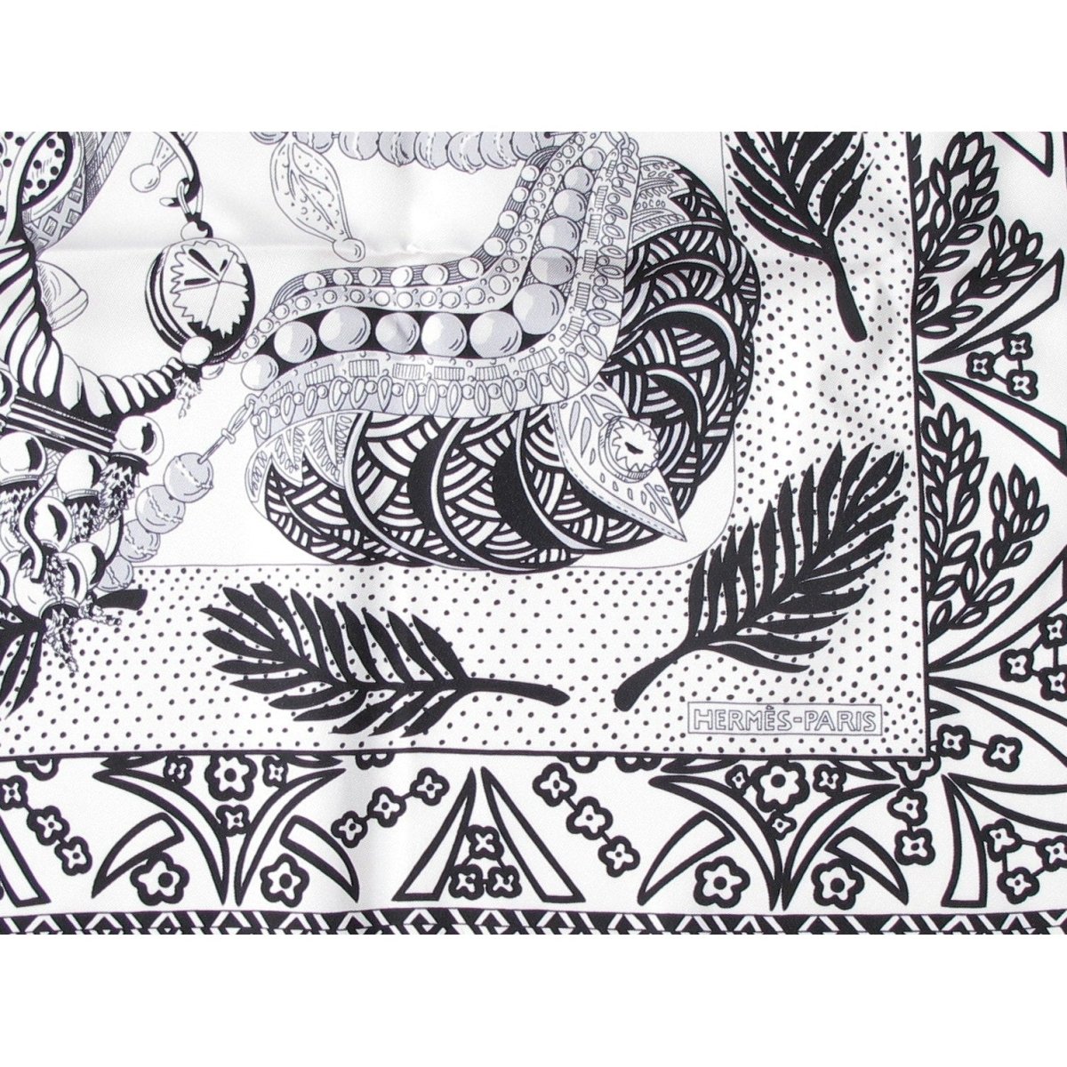 Hermes 2015 Black White Zenobie Reine de Palmyre by Annie Faivre