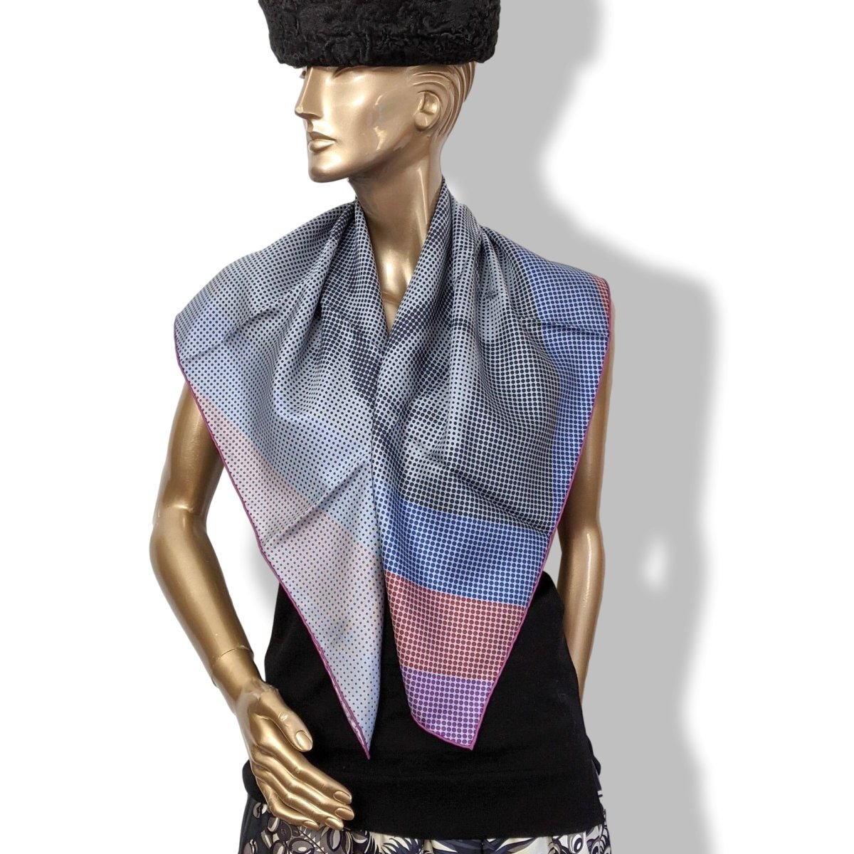 Hermes 2016 Grey/Pink/Blue Pointillism LE SAUT H by Cyrille Diatkine Twill Silk Carre 90, New!