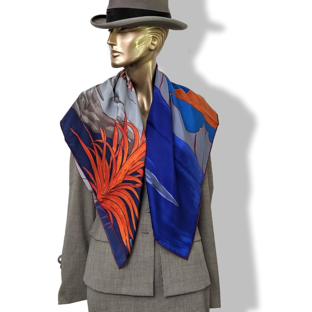 Hermes 2016 Night Blue Grey Brick AU BOUT DU MONDE by Antoine Carbonne Twill 90, New in Box!