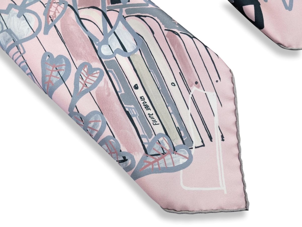Hermes 2016 Rose/Gris/Noir "Modernisme Tropical" by Filpe Jardim Twil Silk 90, New!