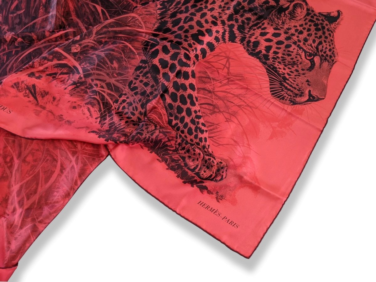 Hermes 2016 Rouge PANTHERA PARDUS by Robert Dallet 100% Plume Silk Twill Giant Scarf 140, 