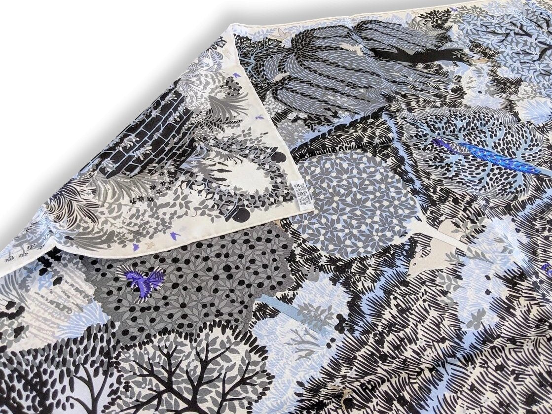 Hermes 2017 Blanc/Ciel/Noir DANS UN JARDIN ANGLAIS by Alice Shirley Twill 90cm, RARE, Mint! - poupishop