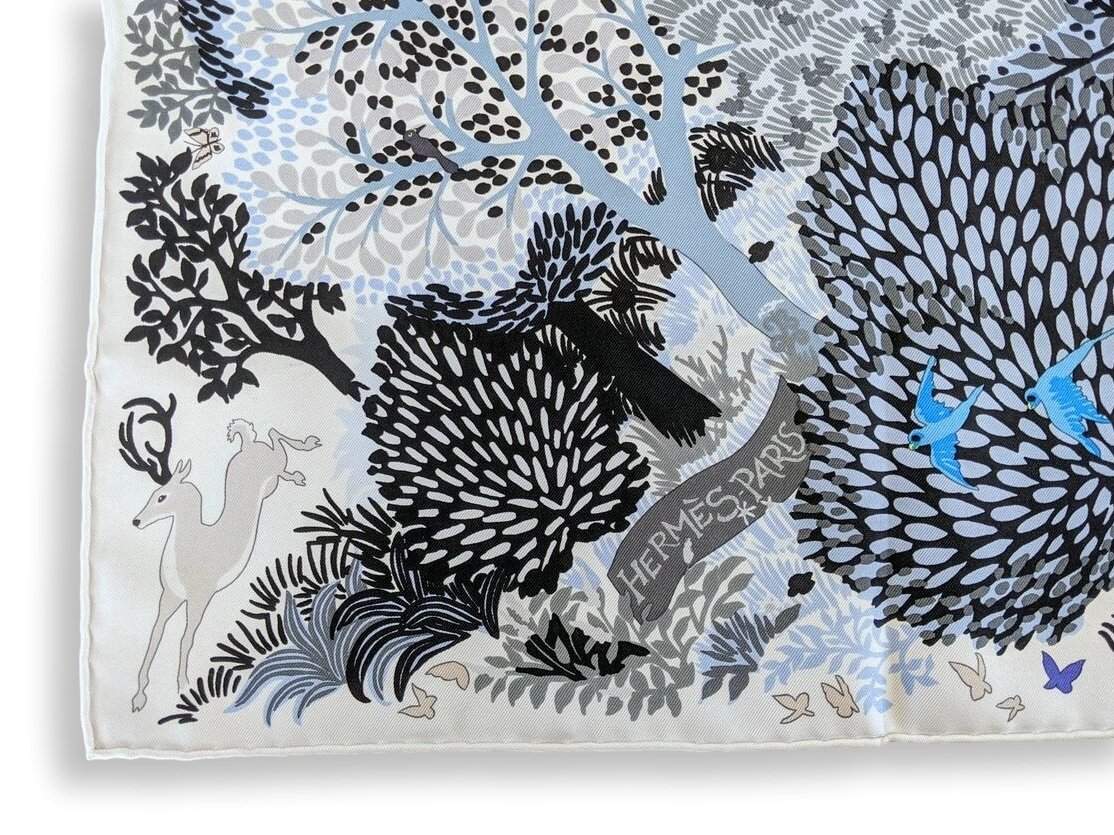 Hermes 2017 Blanc/Ciel/Noir DANS UN JARDIN ANGLAIS by Alice Shirley Twill 90cm, RARE, Mint! - poupishop