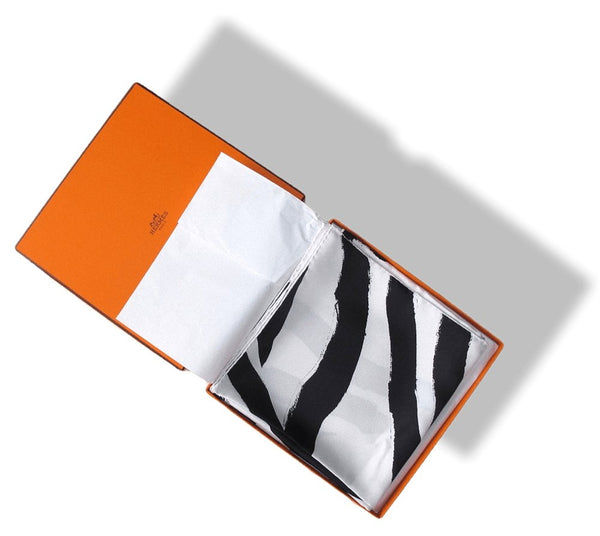 Hermes 2018 Black and White Rosace de Janos Ber Artistic Twill 90cm Scarf, NIB! - poupishop