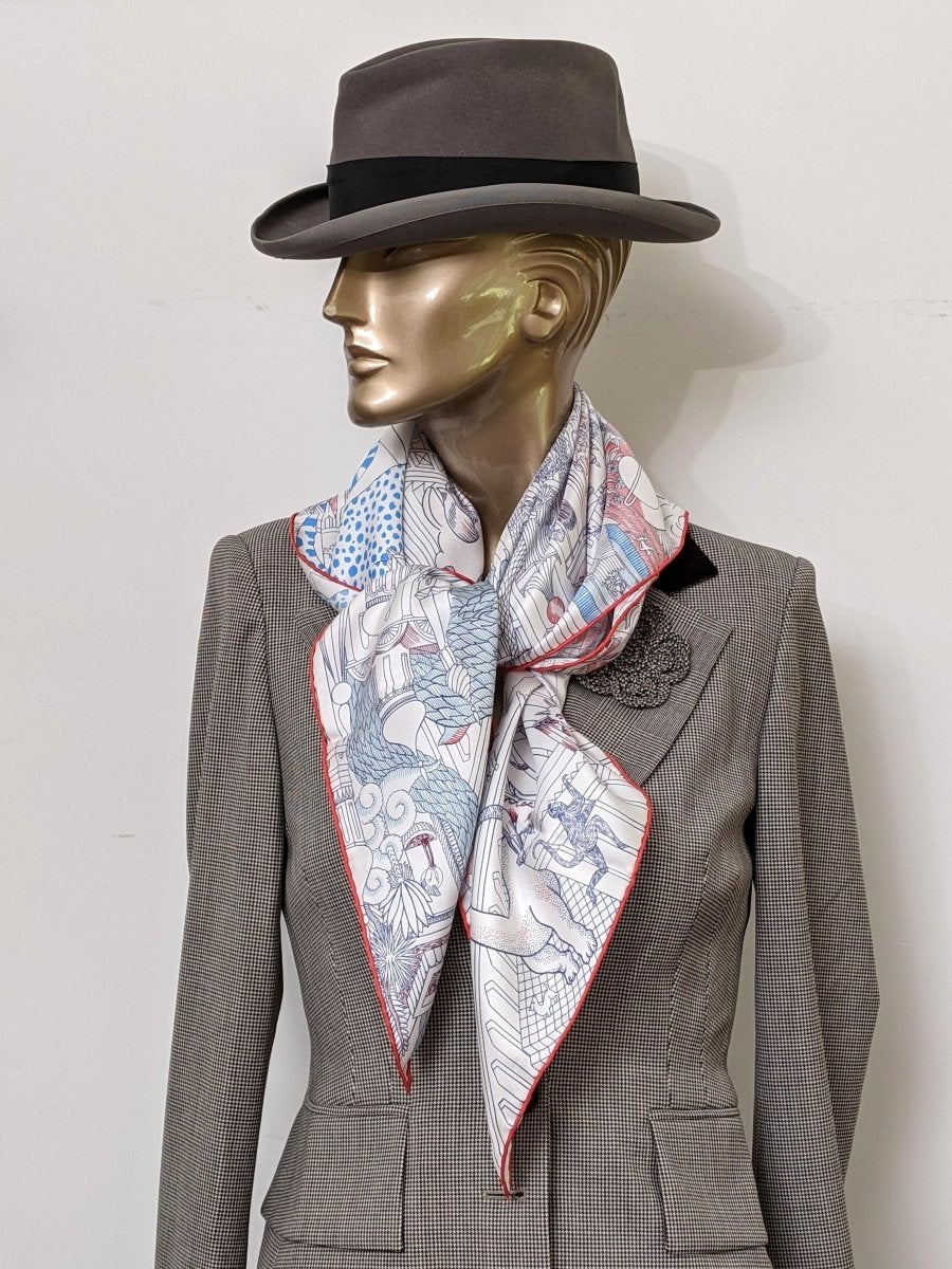 Hermes 2018 Blanc/Bleu Azur/Rouge ANIMAPOLIS by Jan Bajtlik Twill scarf, NIB! - poupishop