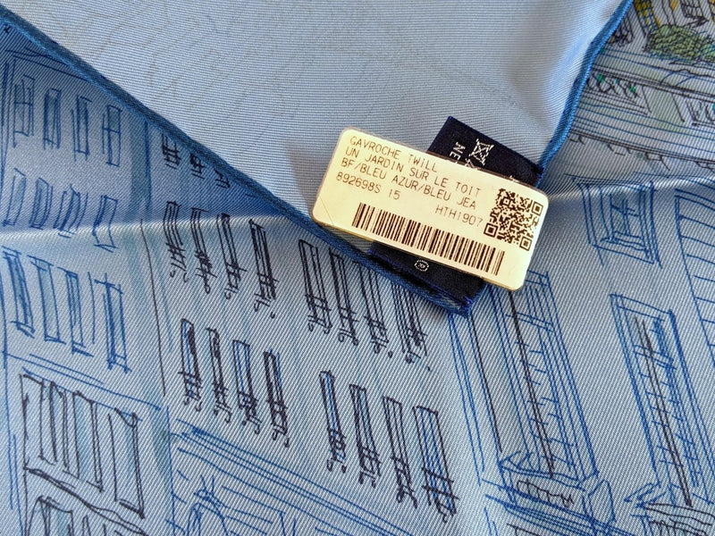 Hermes 2019 Bleu Azur/Bleu Jeans UN JARDIN SUR LE TOIT Gavroche Twill Carre 45 CM, BNEW!