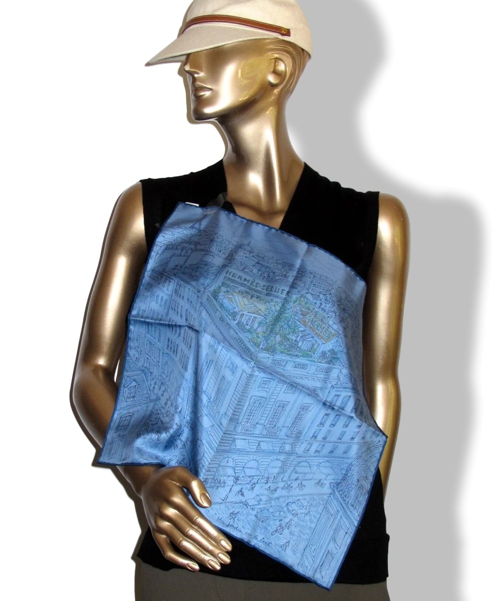 Hermes 2019 Bleu Azur/Bleu Jeans UN JARDIN SUR LE TOIT Gavroche Twill Carre 45 CM, BNEW!