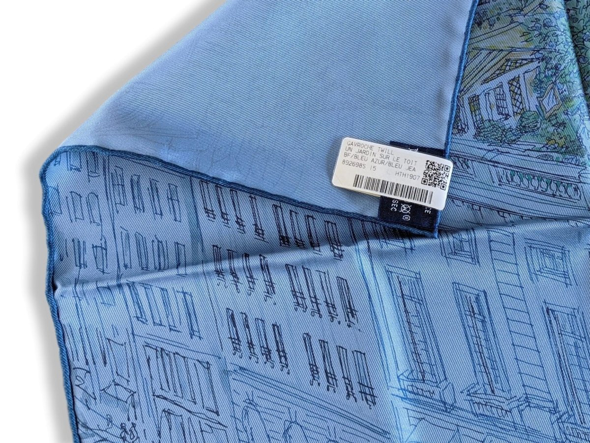 Hermes 2019 Bleu Azur/Bleu Jeans UN JARDIN SUR LE TOIT Gavroche Twill Carre 45 CM, BNWTIB!