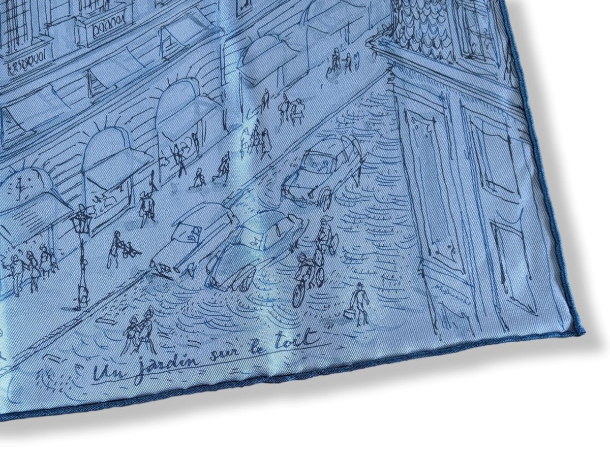 Hermes 2019 Bleu Azur/Bleu Jeans UN JARDIN SUR LE TOIT Gavroche Twill Carre 45 CM, BNWTIB!